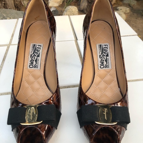 Ferragamo Size 9.5/9 B Vara Bow Pumps Animal Print Patent Leather Heels Peep Toe - Picture 3 of 15
